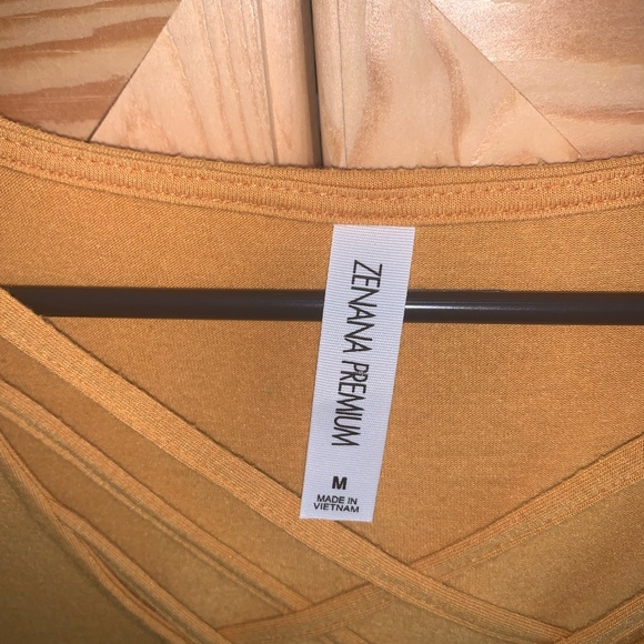 Zenana Premium crisscrossed front minimalist dress size M - Picture 3 of 3